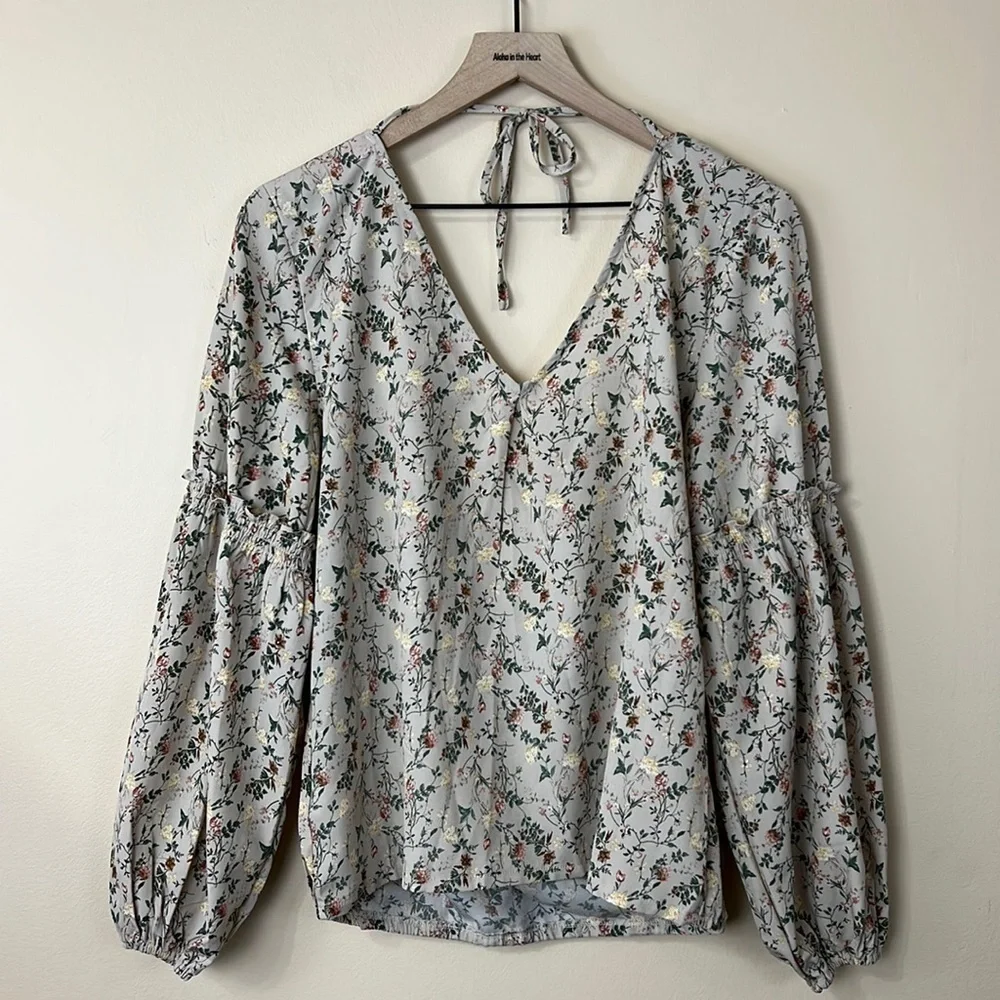 Tied back romantic blouse - Picture 1 of 8